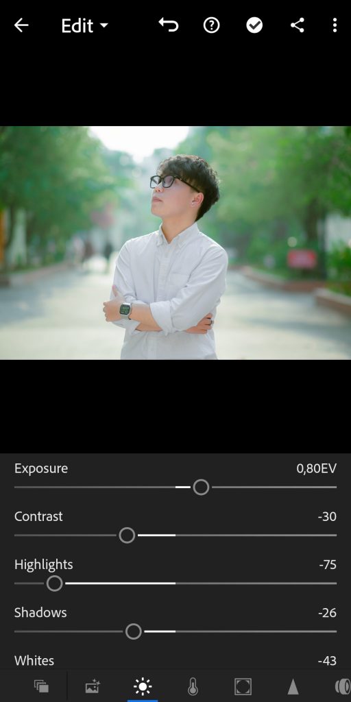 Chỉnh ảnh Lightroom tone xanh sáng để tạo nên một không khí tươi trẻ, tràn đầy sức sống cho bức hình của bạn. Với các phần chỉnh sửa từ cơ bản đến nâng cao, bạn sẽ có được một tấm hình có màu sắc và độ tương phản hoàn hảo, giúp bạn tự tin hơn khi chia sẻ lên mạng xã hội.