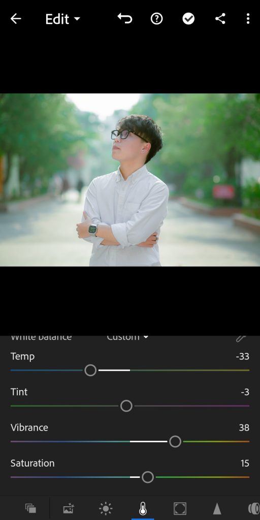 Lightroom là công cụ chỉnh sửa ảnh chuyên nghiệp giúp bạn biến những bức ảnh tầm thường thành những tác phẩm nghệ thuật chân thực. Nếu bạn đam mê nhiếp ảnh hay chỉ cần tìm hiểu và tạo sự khác biệt cho ảnh của mình, thì bạn nên xem hình ảnh liên quan đến Lightroom để khám phá thêm nhiều tính năng tuyệt vời của công cụ này.